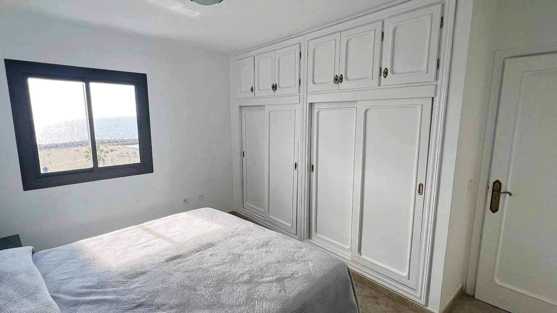 شقة Agua Marina Playa De Las Vistas لوس كريستيانوس